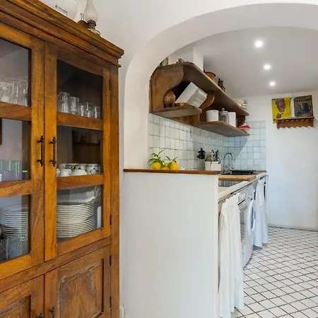 Capri De Charme By Napoliapartments *